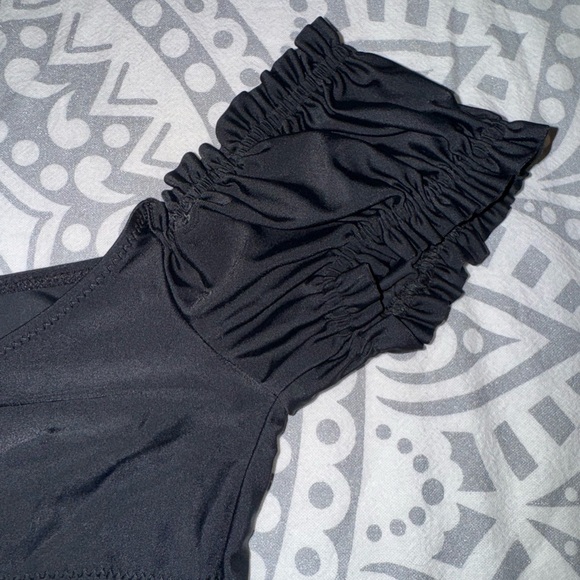 Cropped O-ring Top - Picture 3 of 5